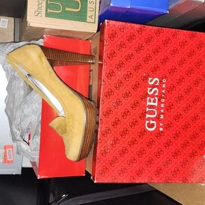 Guess Suade trendy y2k pumps size 7.5 tan